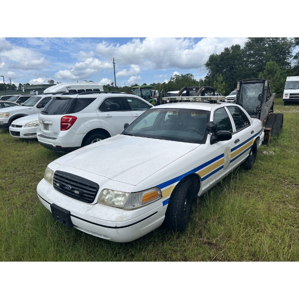1999 FORD CROWN VICTORIA Automobile