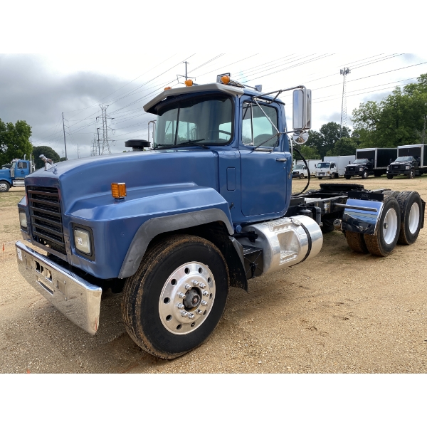 1996 MACK RD688S Day Cab Truck