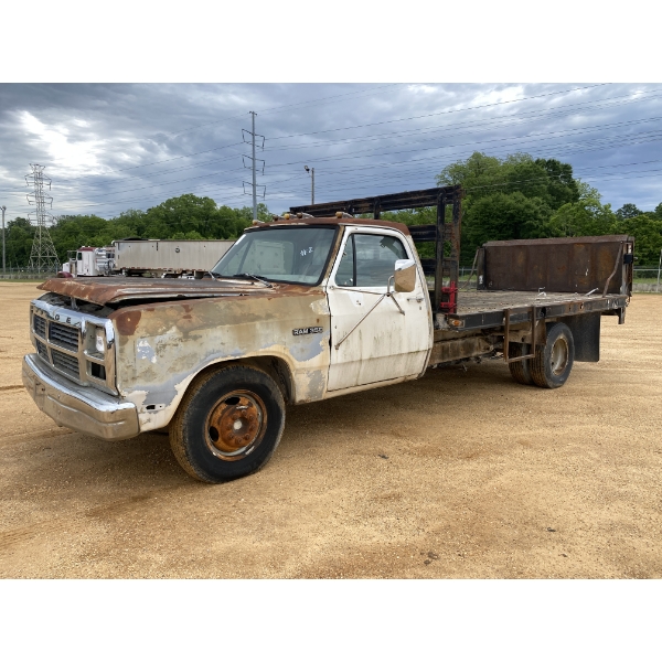 1992 DODGE RAM 350 Flatbed Truck