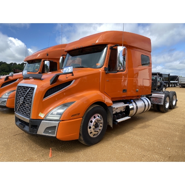 2019 VOLVO VNL Sleeper Truck