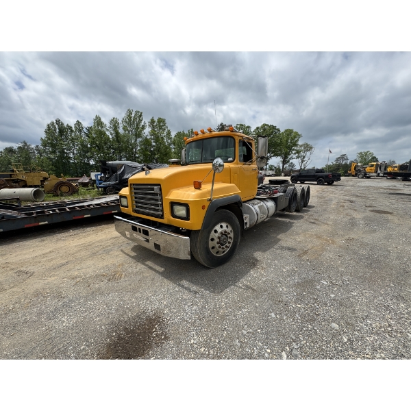 1996 MACK RD688S Day Cab Truck