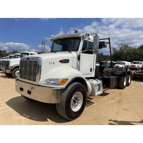 2015 PETERBILT 348 Roll Off Truck