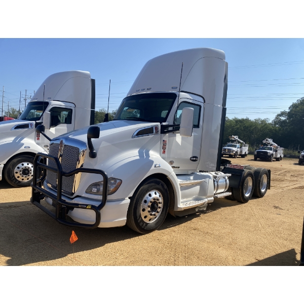 2021 KENWORTH T680 Day Cab Truck