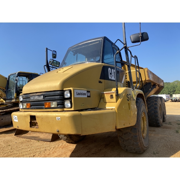 2013 CAT 725 Articulated Truck