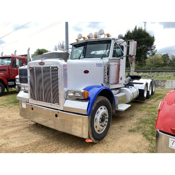 2001 PETERBILT 379 Day Cab Truck