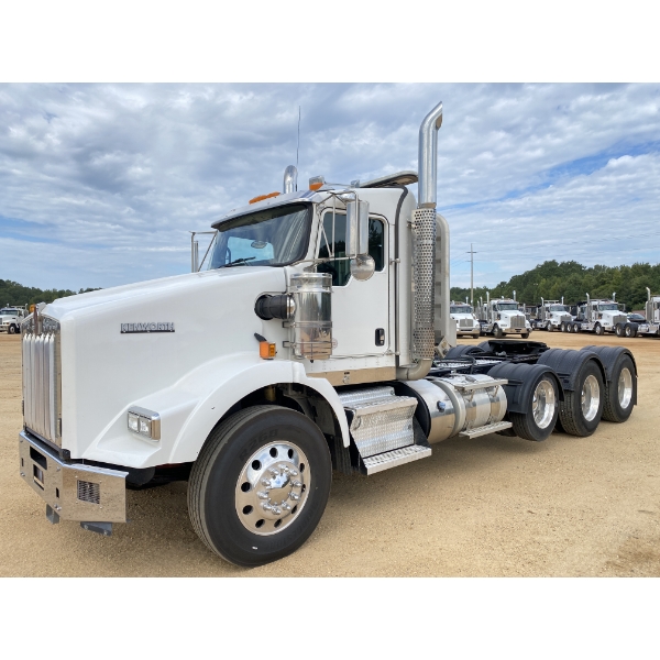 2020 KENWORTH T800 Day Cab Truck