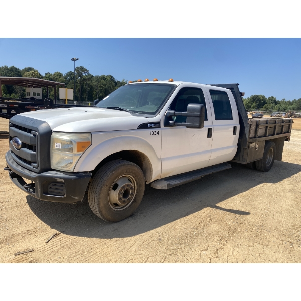 2012 FORD F350 XL Flatbed Truck