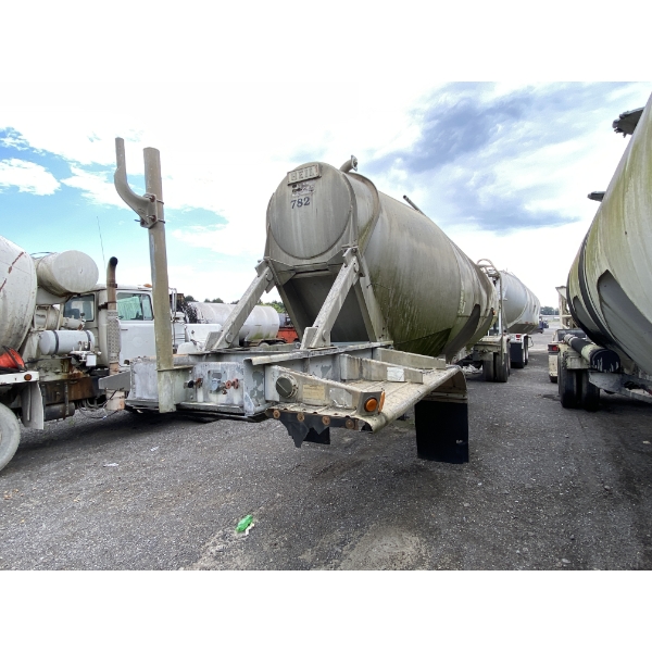 1996 HEIL 3-TIER Pneumatic / Dry Bulk Trailer