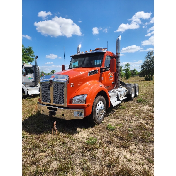 2020 KENWORTH T880 Day Cab Truck