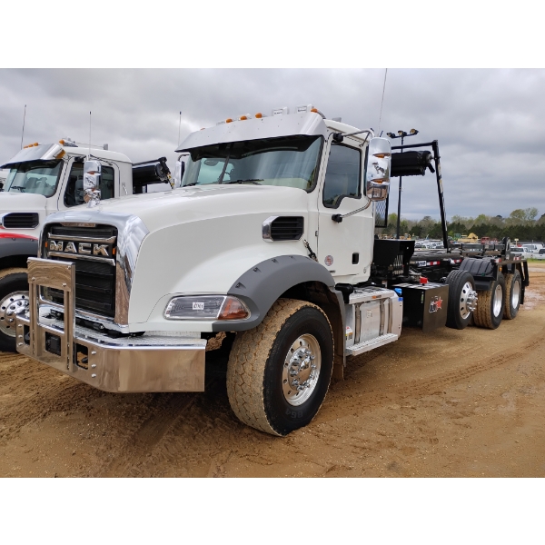 2025 MACK GR64B Roll Off Truck