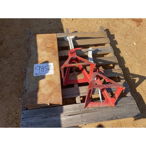 (2) JACK STANDS, (1) TOOL BOX