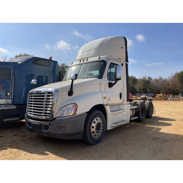 2017 FREIGHTLINER CASCADIA Day Cab Truck