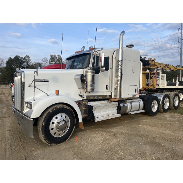 2013 KENWORTH W900 Sleeper Truck