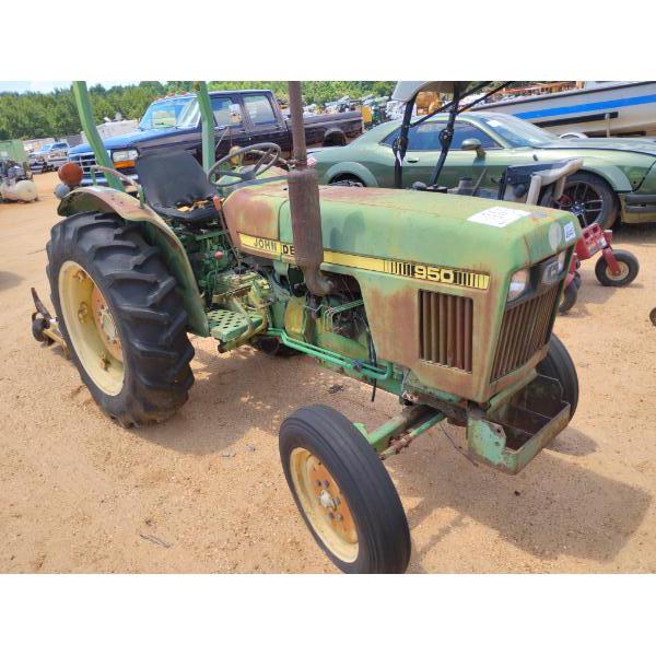 JOHN DEERE 950 Farm Tractor