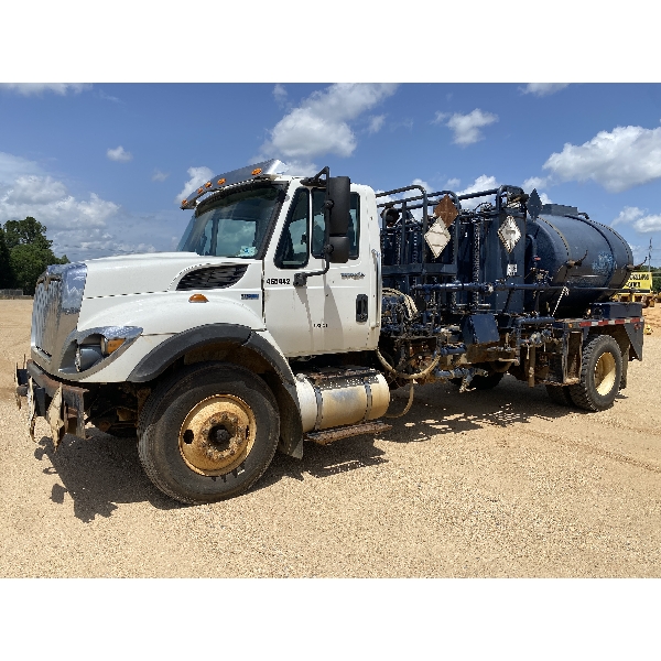 2014 INTERNATIONAL WORKSTAR 7400 Specialty Tank Truck