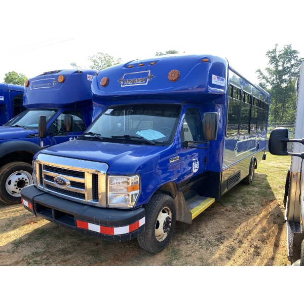 2017 FORD E450 Bus