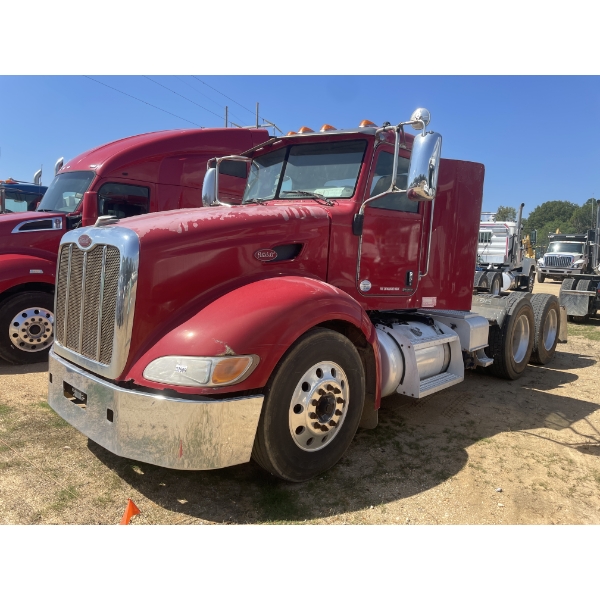 2013 PETERBILT 386 Day Cab Truck