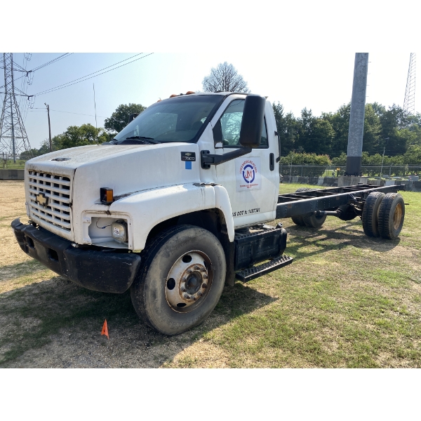 2004 CHEVROLET C7500 Cab and Chassis Truck