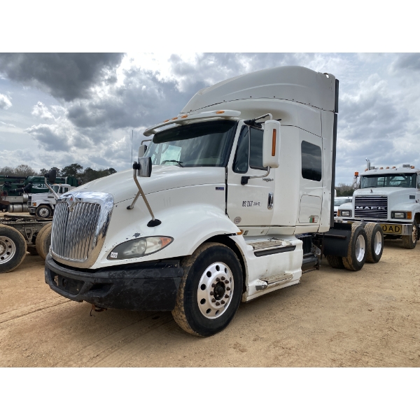 2013 INTERNATIONAL PROSTAR+ 113 Sleeper Truck