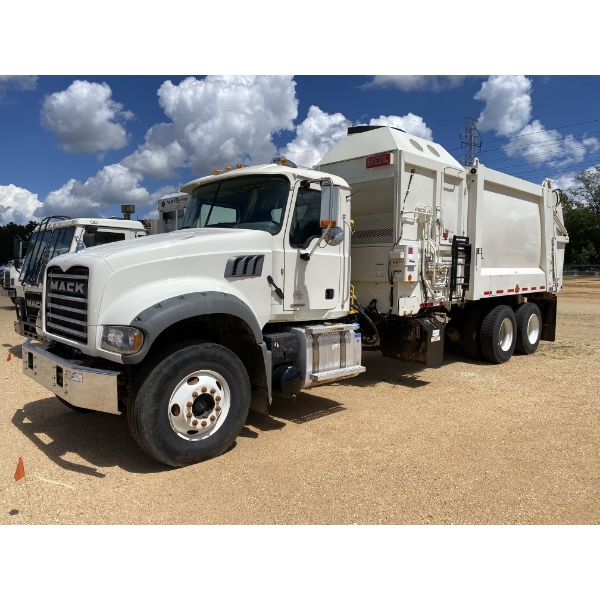 2022 MACK GR64F Garbage / Sanitation Truck