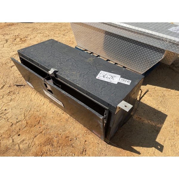 NORTHERN TOOL & EQUIPMENT STEEL TOOL BOX