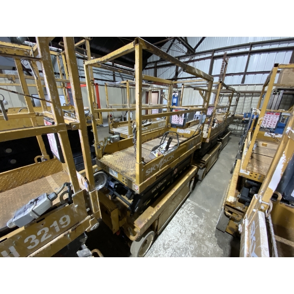 2017 SKYJACK SJIII 3219 Scissor Lift