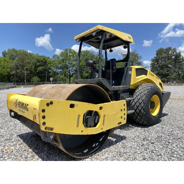 2018 BOMAG BW211D-5 Roller