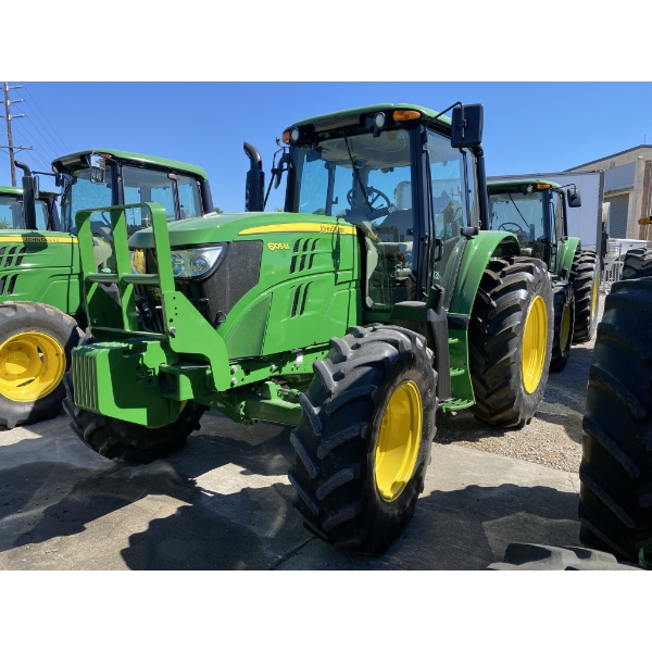 2015 JOHN DEERE 6105M Farm Tractor