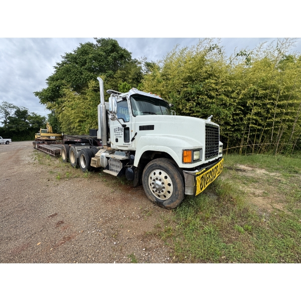 2014 MACK CHU613 Day Cab Truck