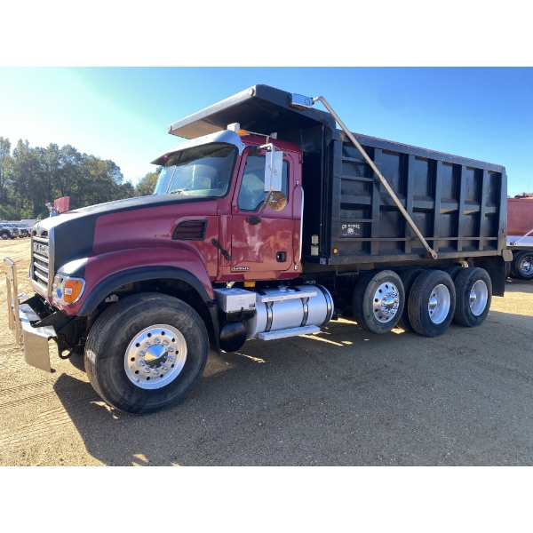 2005 MACK CV713 Dump Truck