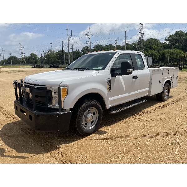 2017 FORD F350 XL Service / Mechanic Truck