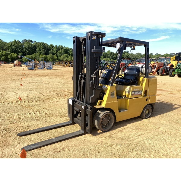 CAT GC40K Forklift - Mast