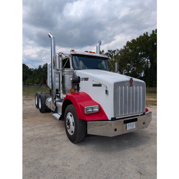 2014 KENWORTH T800 Day Cab Truck