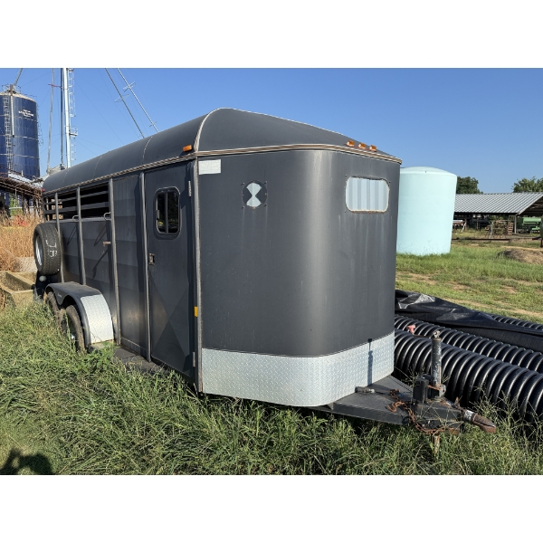 2004 CHAPARRAL B/HORSE Horse Trailer