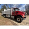Image 3 : 2007 MACK CV713 Fuel / Lube Truck