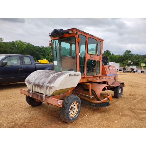 2001 BROCE RC350 Broom