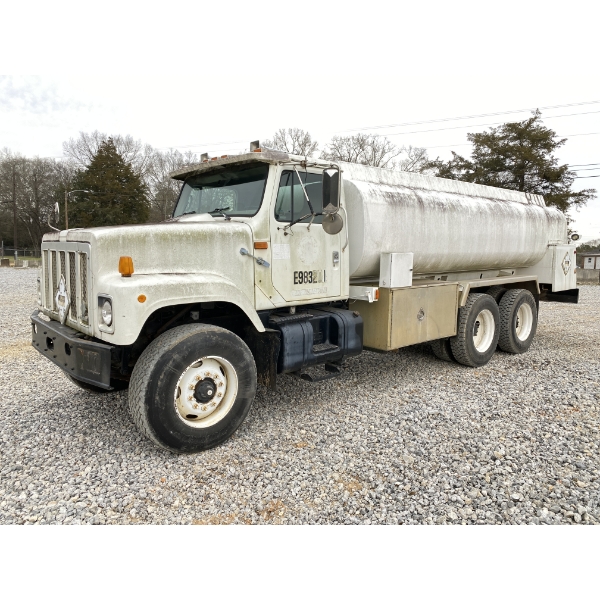 1998 INTERNATIONAL 2574 Gas / Fuel Truck