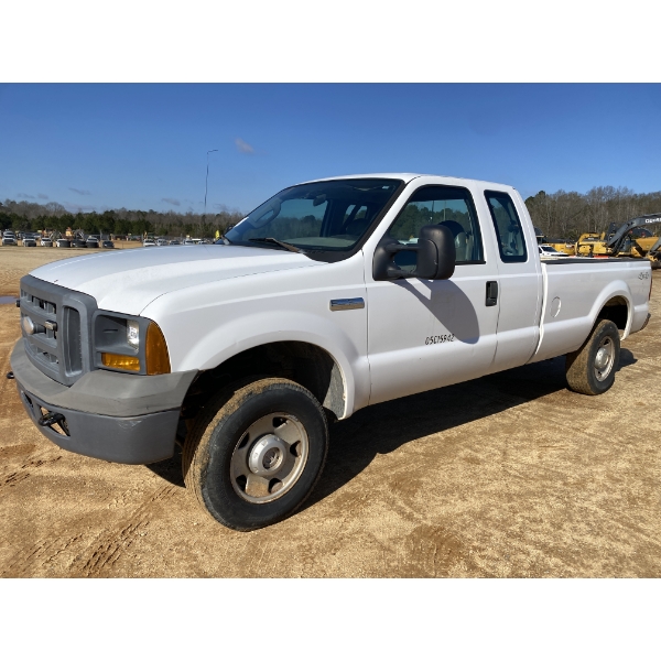 2005 FORD F250 XL Pickup Truck