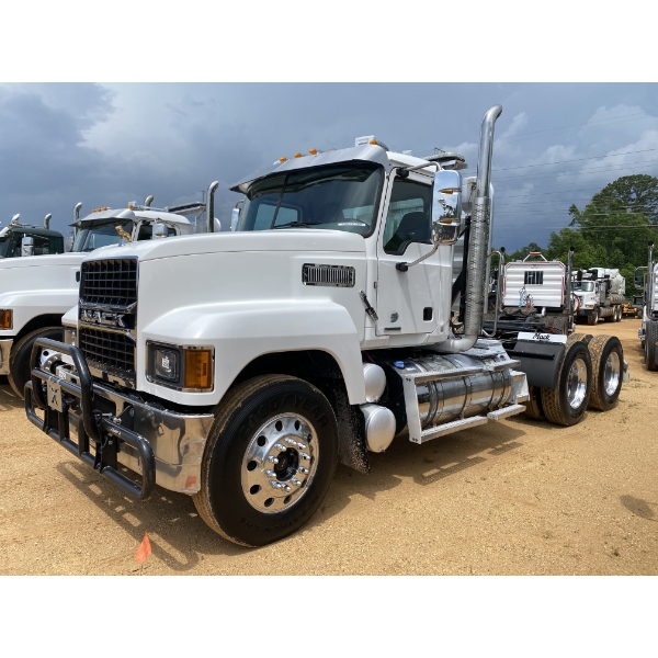 2021 MACK PI64T Day Cab Truck