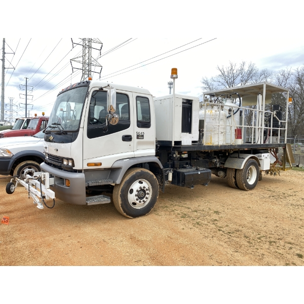 2007 CHEVROLET T7500 PAINT STRIPING TRUCK
