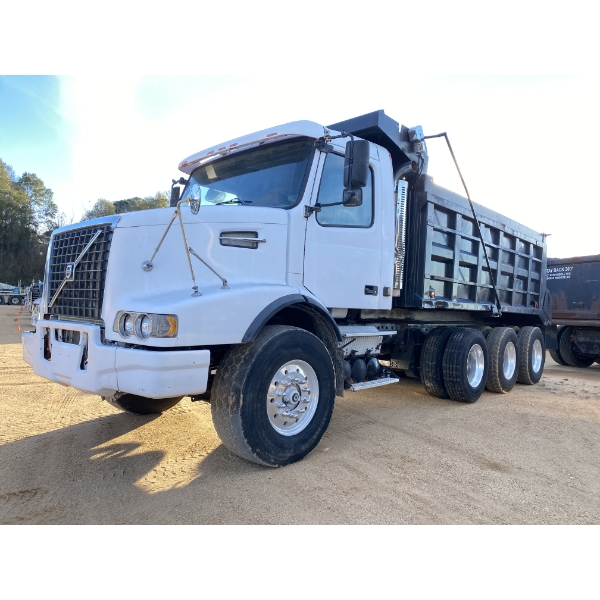 2005 VOLVO VHD64B Dump Truck