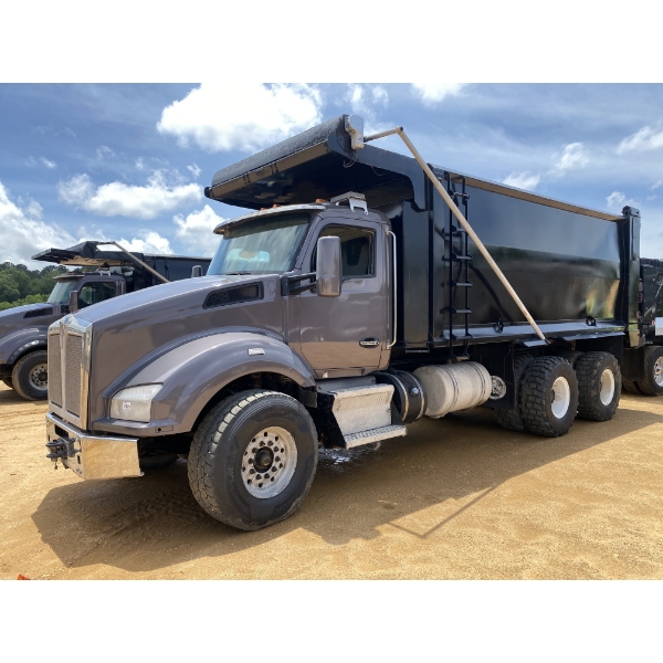 2020 KENWORTH T880 Dump Truck