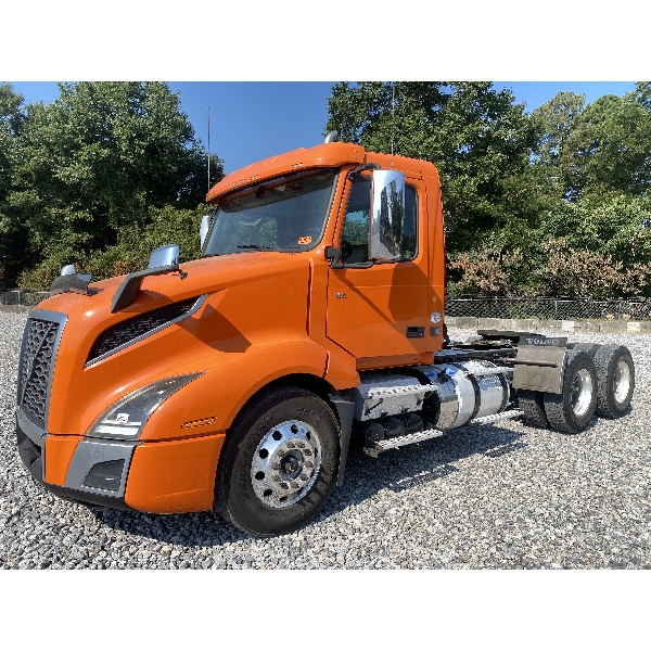 2019 VOLVO VNL64T Day Cab Truck