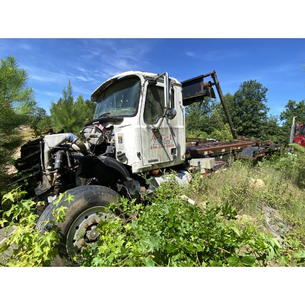2006 MACK CV713 Roll Off Truck