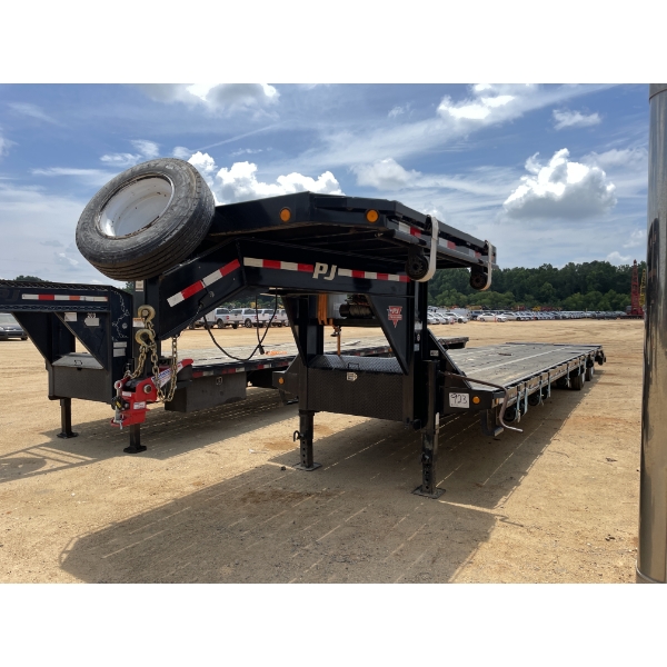 2020 PJ LD402 Gooseneck Trailer