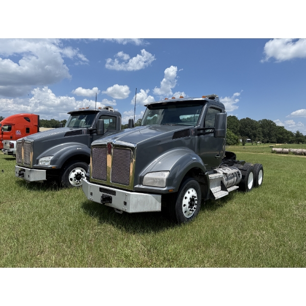 2020 KENWORTH T880 Day Cab Truck