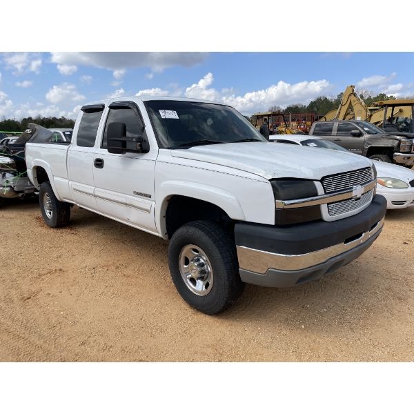 2003 CHEVROLET SILVERADO Pickup Truck