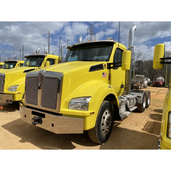 2022 KENWORTH T880 Day Cab Truck