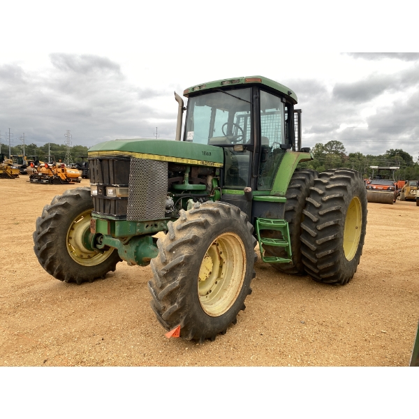 JOHN DEERE 7800 Farm Tractor