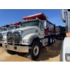 Image 3 : 2023 MACK GR64F Dump Truck